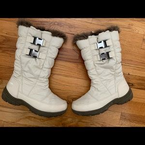 Snow boots